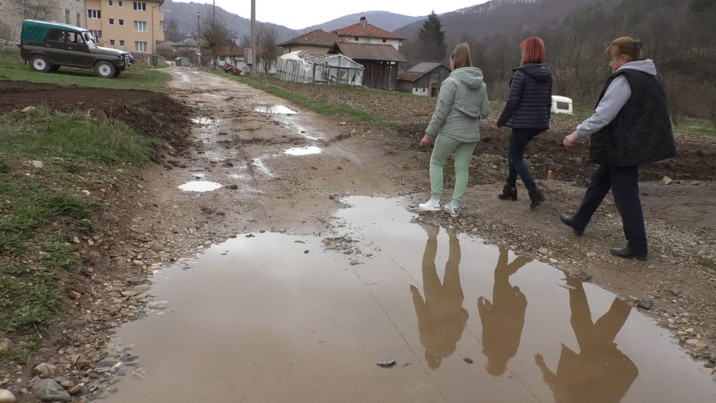 кална и непроходима улица в Смилян