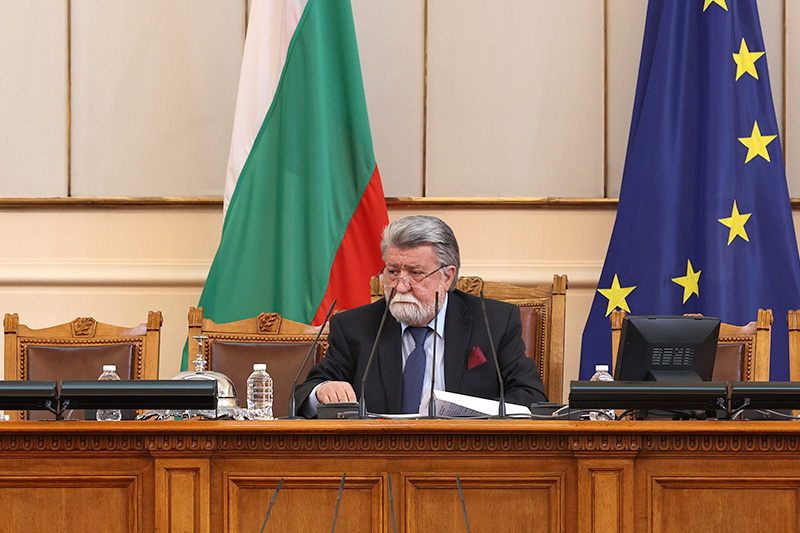 Вежди Рашидов на парламентарната трибуна